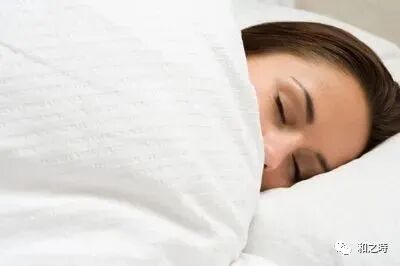 周末补觉根本没用?和之时揭秘:日本“睡眠负债(Sleep Debt)”与大脑淋巴排毒系统